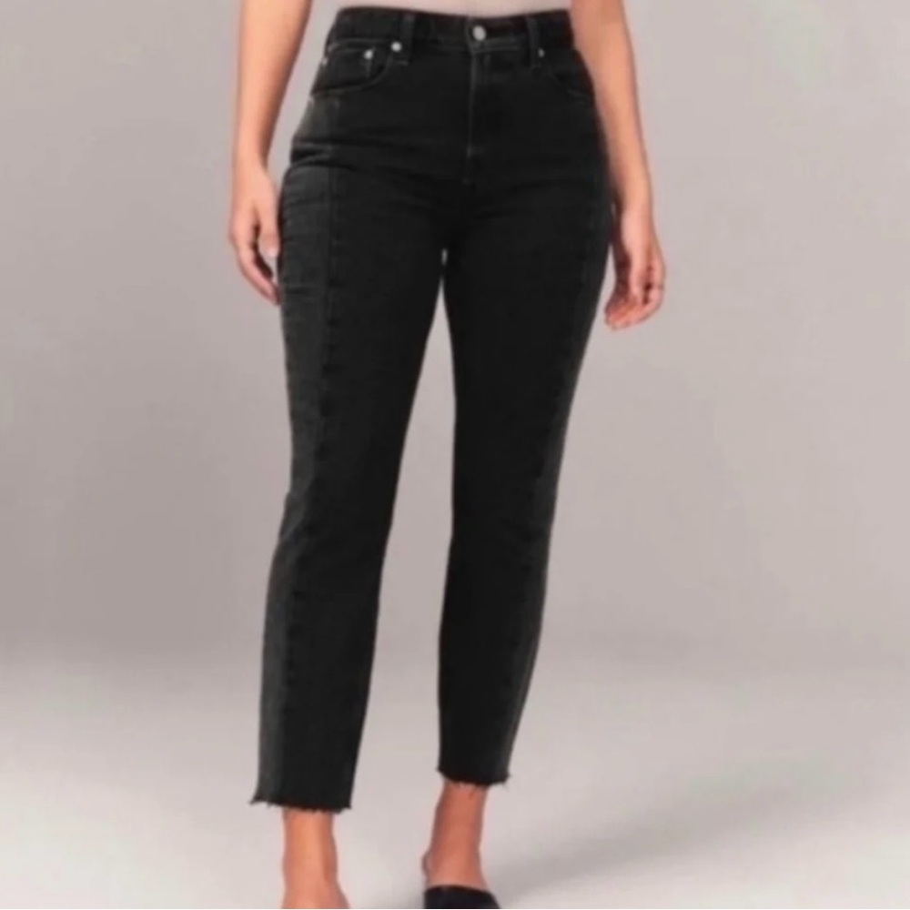 Abercrombie & Fitch Curve Love The Mom High Rise Raw Hem Jeans in Black, Size 26